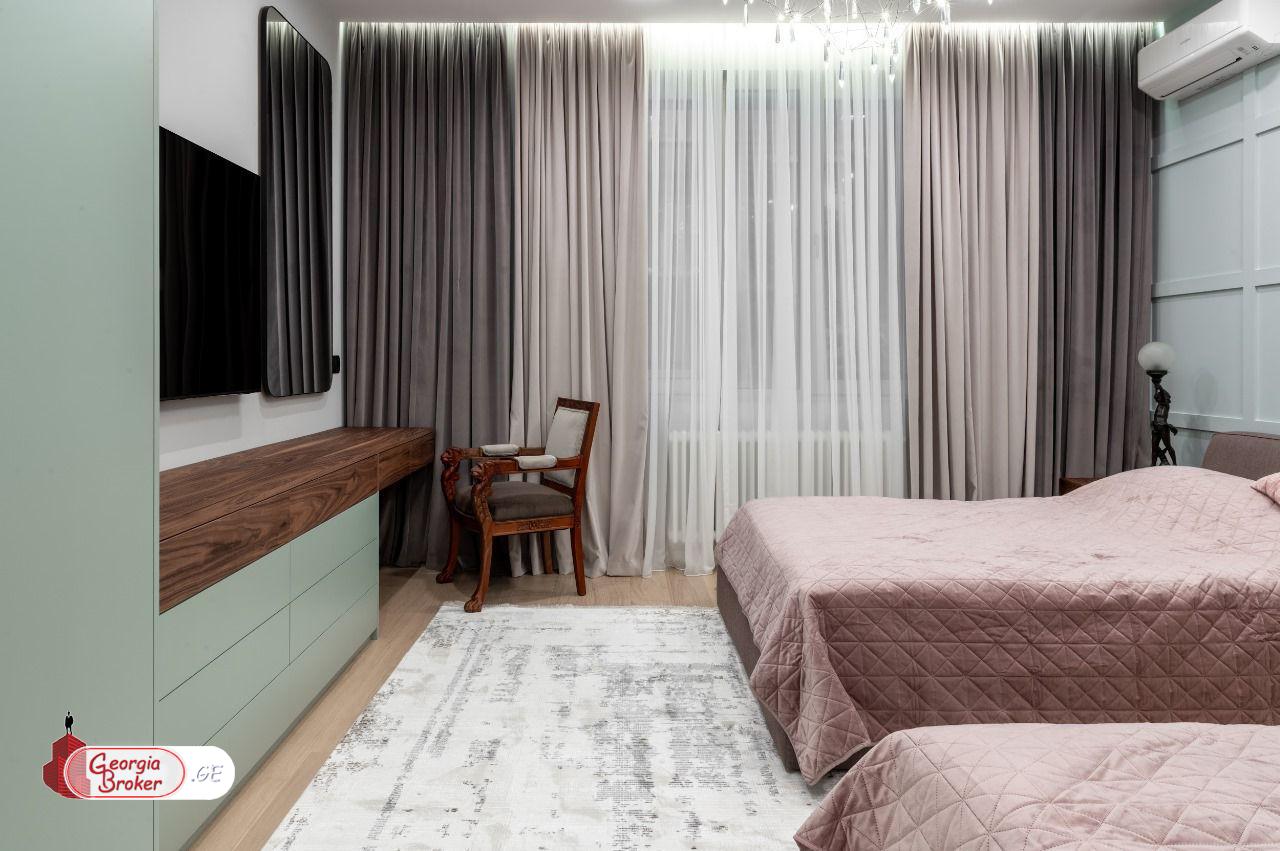 იყიდება ახალი გარემონტებული 4 ოთახიანი ბინა ვაკეში